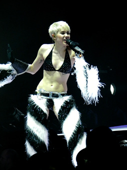Miley Cyrus BANGERZ Concert