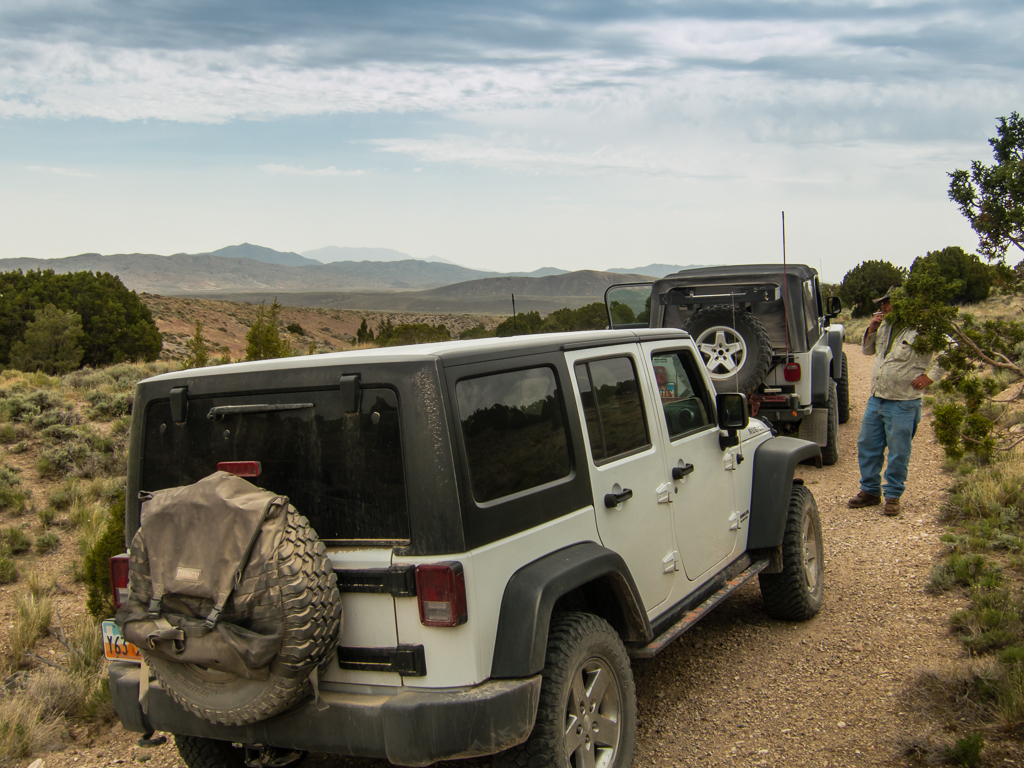 Crossing the unnamed hills near Little White Horse pass