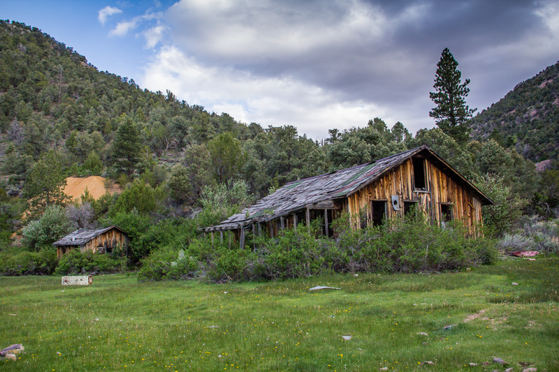 Building in Pine Grove canyon in 2013 before it was burned down