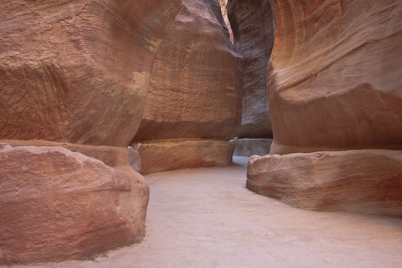 IMAGE: http://photos.imageevent.com/elied/eilatpetra/large/_MG_5258.jpg