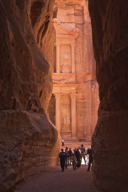 IMAGE: http://photos.imageevent.com/elied/eilatpetra/websize/_MG_5265.jpg