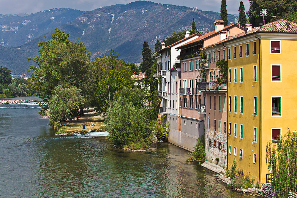 IMAGE: http://photos.imageevent.com/elied/thisthatandtheotherthing/northernitaly/italy-56.jpg