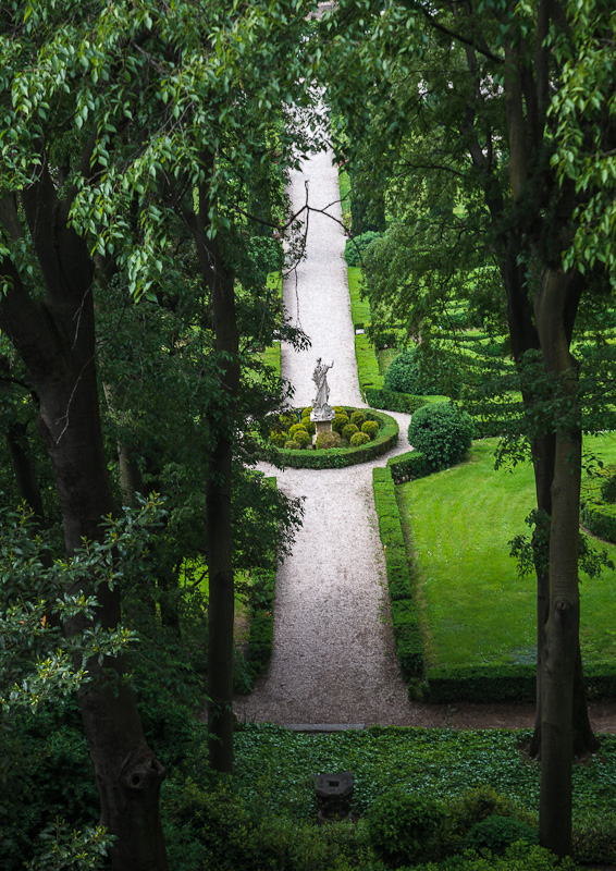 IMAGE: http://photos.imageevent.com/elied/thisthatandtheotherthing/northernitalyii/_MG_5152.jpg