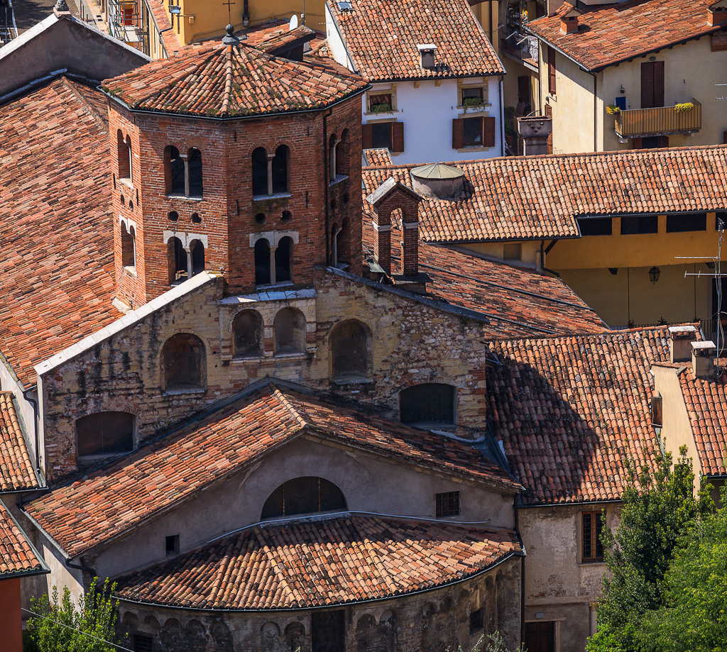 IMAGE: http://photos.imageevent.com/elied/thisthatandtheotherthing/northernitalyii/_MG_5176.jpg