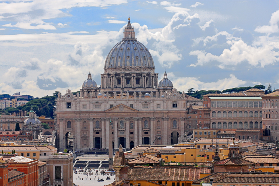 IMAGE: http://photos.imageevent.com/elied/thisthatandtheotherthing/romanholiday/rome026.jpg