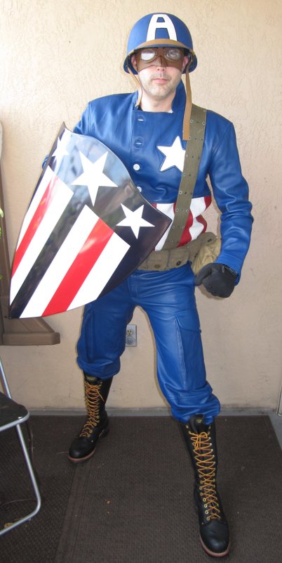 http://photos.imageevent.com/fansubs2000/greeneggssam/captainamericafigurinecollection/large/IMG_3633.JPG