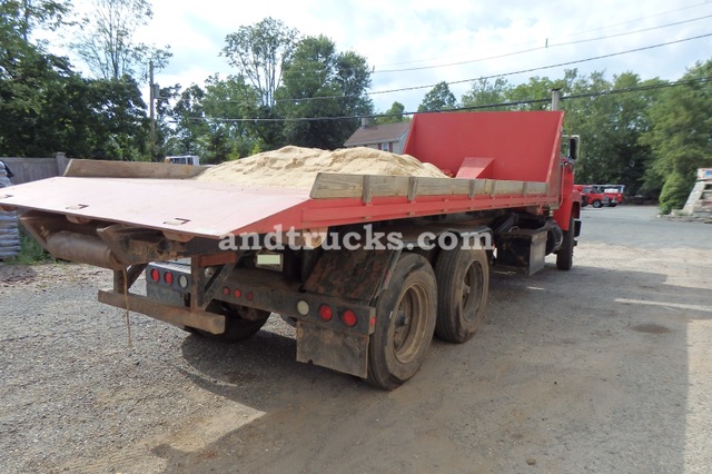 1985 R Model Mack Roll Off tandem-axle truck