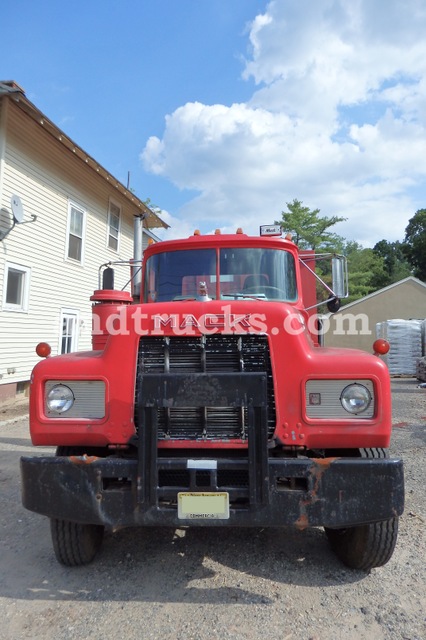 1985 R Model Mack Roll Off tandem-axle truck