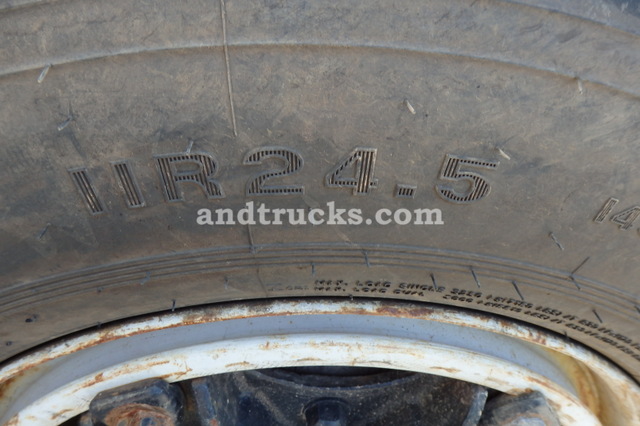 1985 R Model Mack Roll Off tandem-axle truck