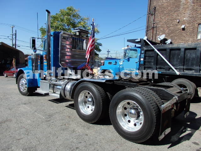 2001 Peterbilt 379 tandem axle tractor with wet lines Cat C-15 475hp 6NZ engine 3 stage jake 8LL super super clean true epitome   what a Pete is all about  