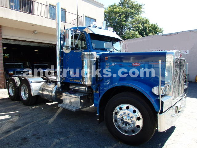 2001 Peterbilt 379 tandem axle tractor with wet lines Cat C-15 475hp 6NZ engine 3 stage jake 8LL super super clean true epitome   what a Pete is all about  