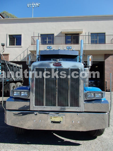 2001 Peterbilt 379 tandem axle tractor with wet lines Cat C-15 475hp 6NZ engine 3 stage jake 8LL super super clean true epitome   what a Pete is all about  