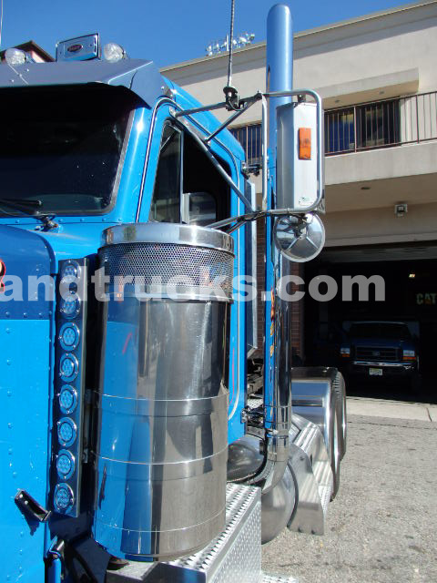 2001 Peterbilt 379 tandem axle tractor with wet lines Cat C-15 475hp 6NZ engine 3 stage jake 8LL super super clean true epitome   what a Pete is all about  