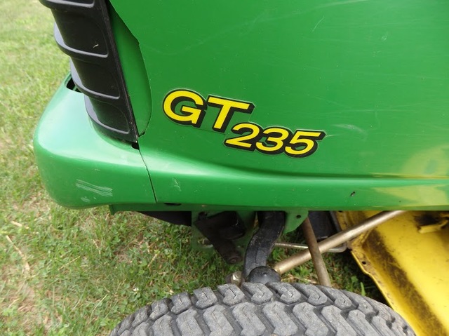 2004 John Deere GT235 Garden Tractor
