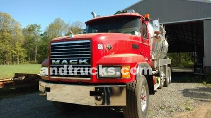 Mack CL 713 Heavy Duty Spec Septic Pump Truck used‏