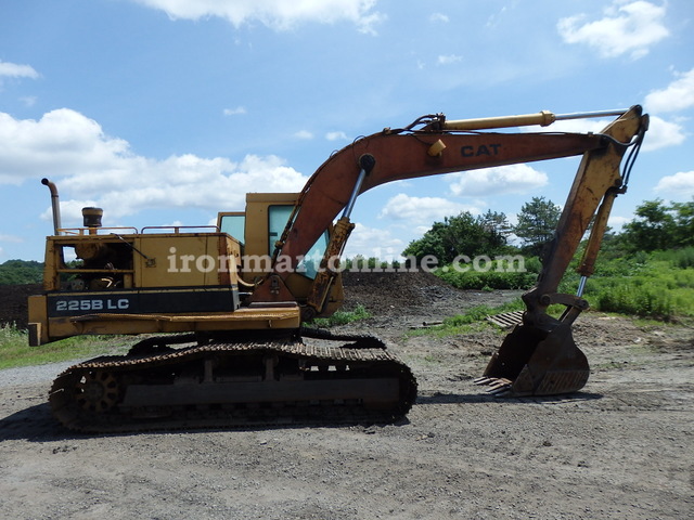 1987 Caterpillar 225 B LC Excavator With Grapple and Clean Out Bucket