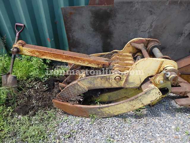 1987 Caterpillar 225 B LC Excavator With Grapple and Clean Out Bucket