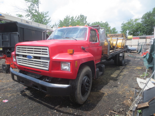 1987 Ford F700 Single Axle Flatbed
