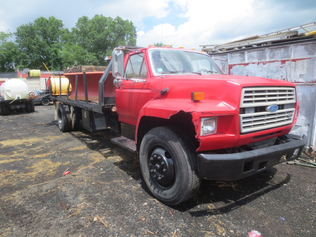 1987 Ford F700 Single Axle Flatbed