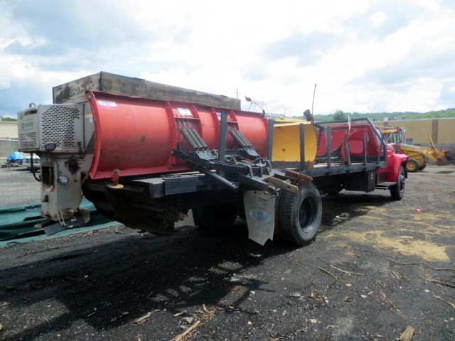 1987 Ford F700 Single Axle Flatbed