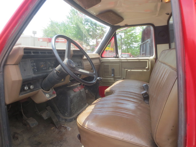 1987 Ford F700 Single Axle Flatbed