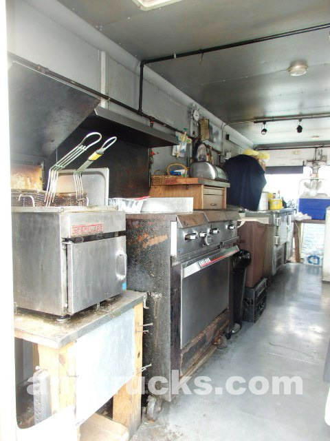 Fully equipped concession food truck for sale