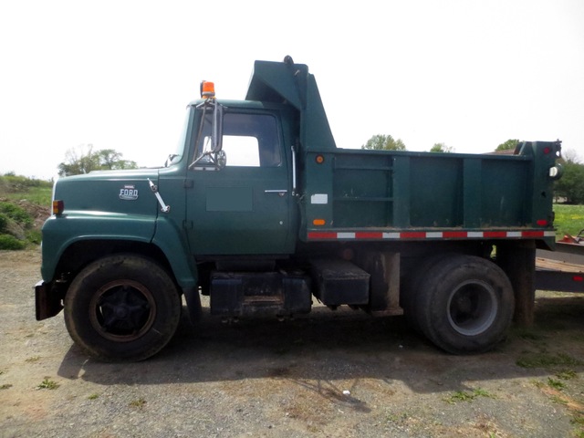 Ford F-7000 Single Axle Dump Truck