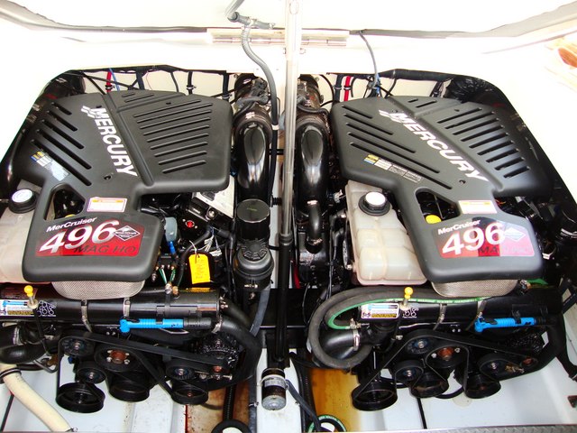 2005 Formula 370 ss powerboat