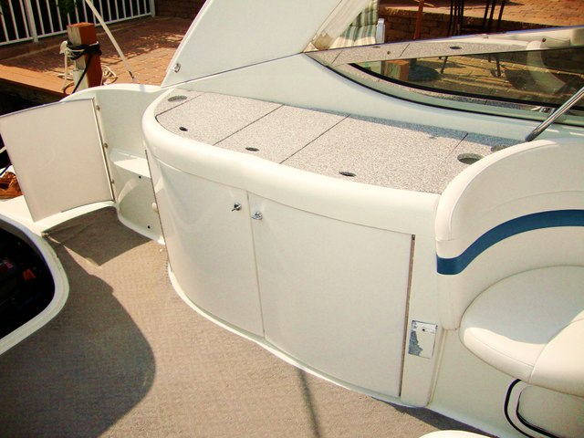 2005 Formula 370 ss powerboat