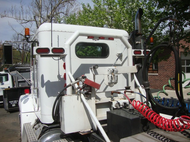 2000 Freightliner FLD112064ST Tandem Axle Tractor