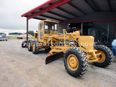 1966 CAT 120 Motor Grader with front scarifier