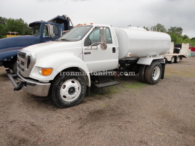 2006 Ford F-650 2,000 Gallon Water Truck