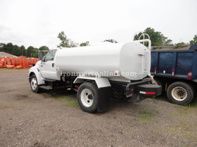 2006 Ford F-650 2,000 Gallon Water Truck