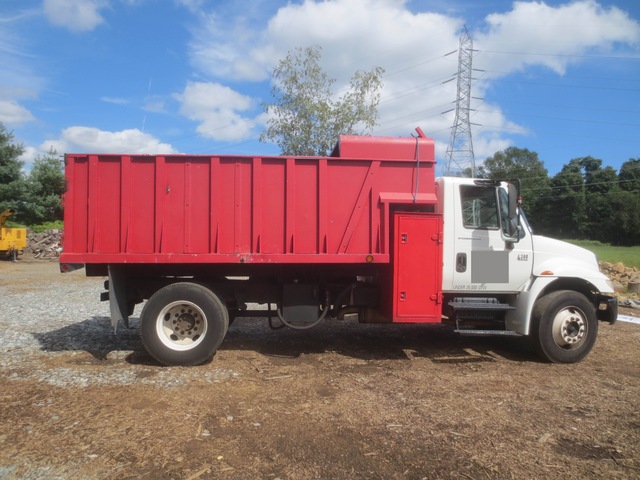 2002 International 4300 Chip Truck