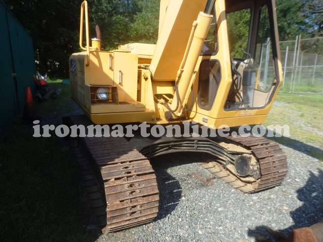 used 1992 John Deere 70 14,600lb Excavator with back fill blade Thumb for sale