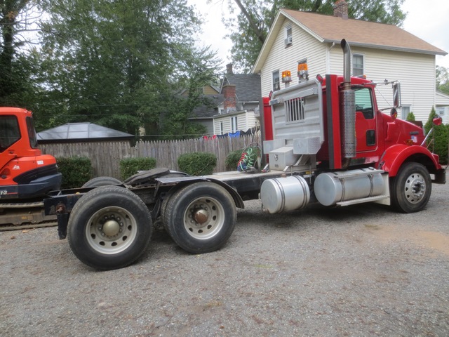 1998 Kenworth T800 Tandem Axle Tractor