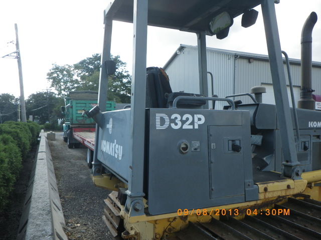 Komatsu D32P Dozer