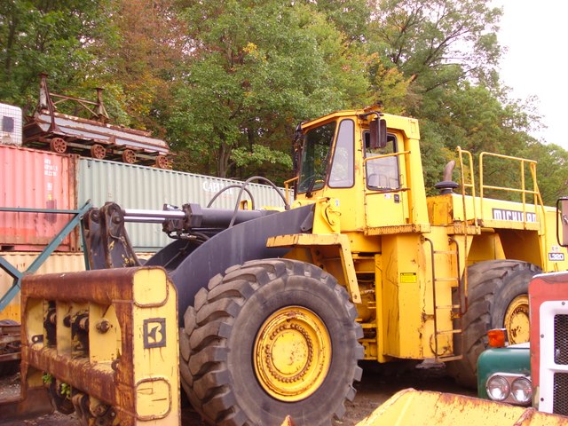 Photos of Wheel Loader w Forks Michigan L320 748hrs on new motor