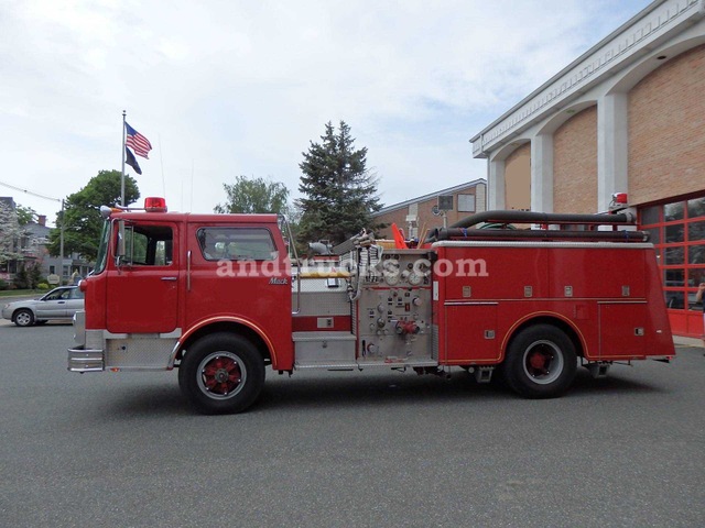 1983 Mack CF611F water fire pumper truck