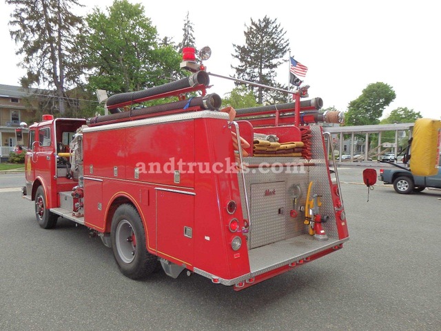 1983 Mack CF611F water fire pumper truck