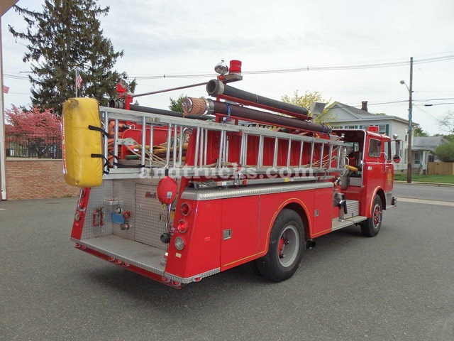 1983 Mack CF611F water fire pumper truck