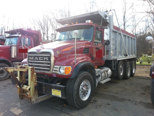 2005 Granite Mack‏ Tri Axle Dump