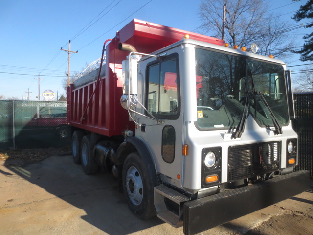 MR688S Mack Tandem Axle Dump‏ Truck