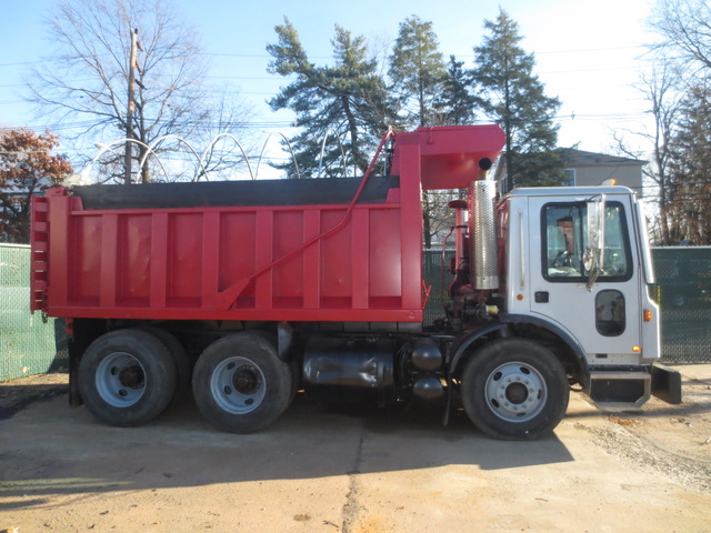 MR688S Mack Tandem Axle Dump‏ Truck