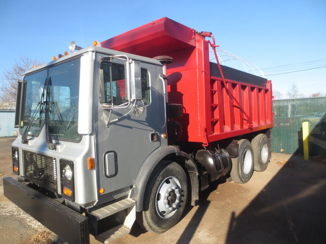 MR688S Mack Tandem Axle Dump‏ Truck