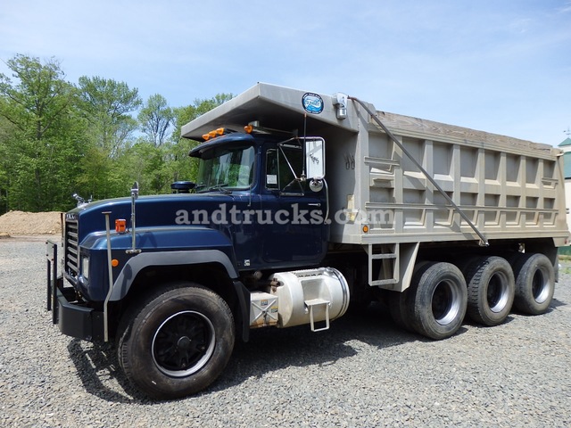 2000 R Model Mack Tri Axle Dump Truck