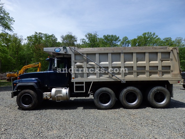 2000 R Model Mack Tri Axle Dump Truck