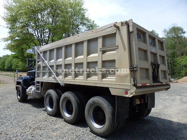 2000 R Model Mack Tri Axle Dump Truck