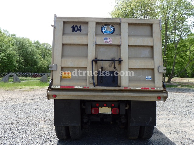 2000 R Model Mack Tri Axle Dump Truck