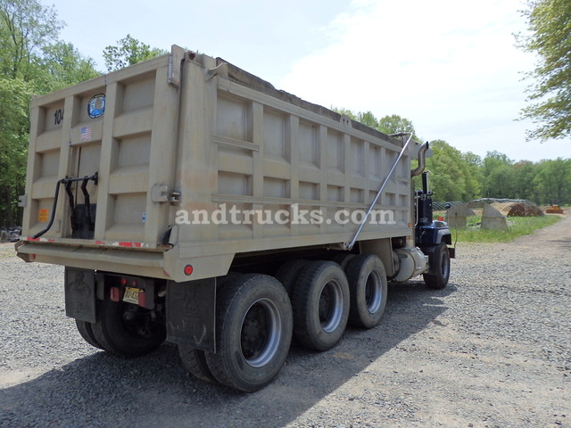 2000 R Model Mack Tri Axle Dump Truck